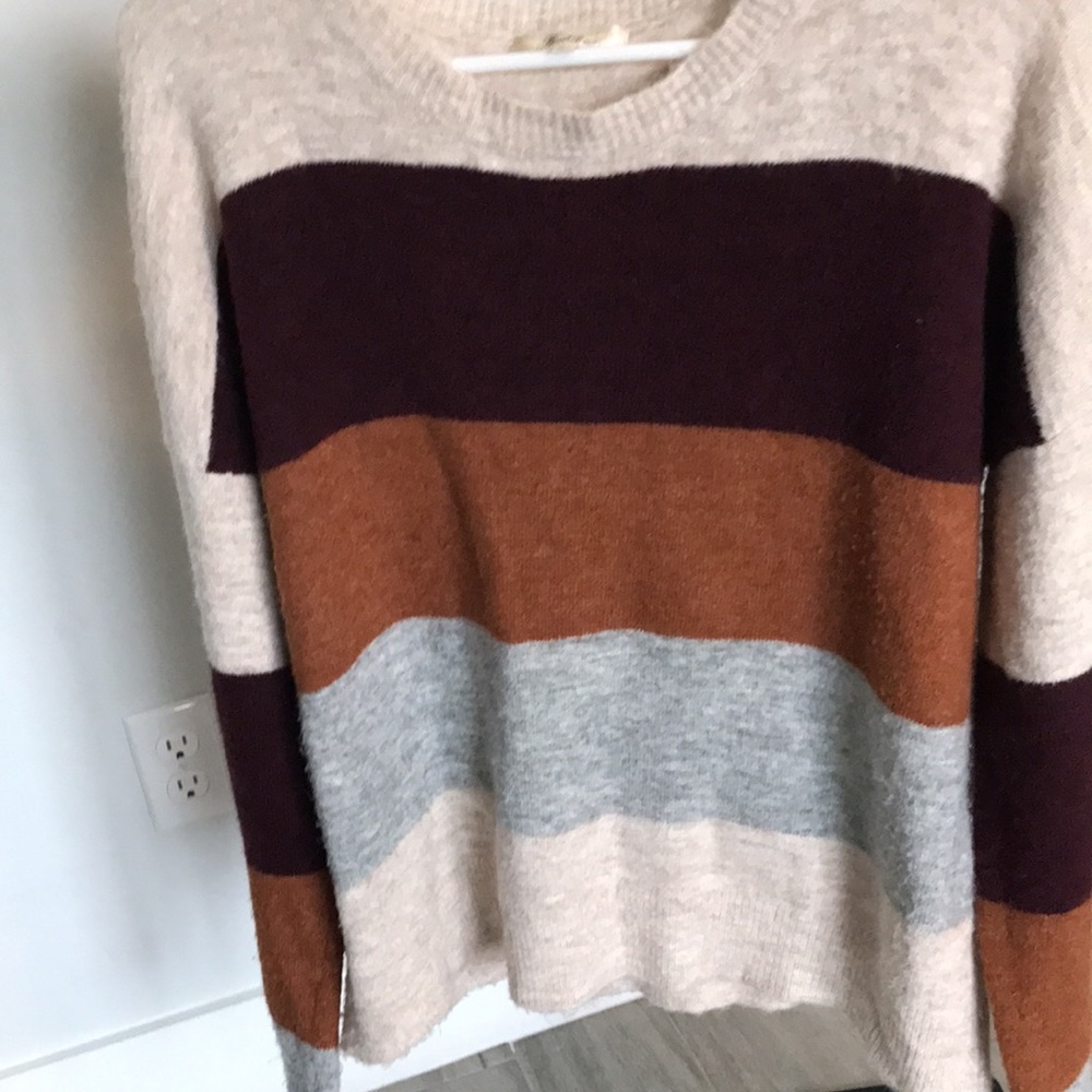 Cozy acrylic and nylon sweater. Beige, maroon, burnt orange and gray.